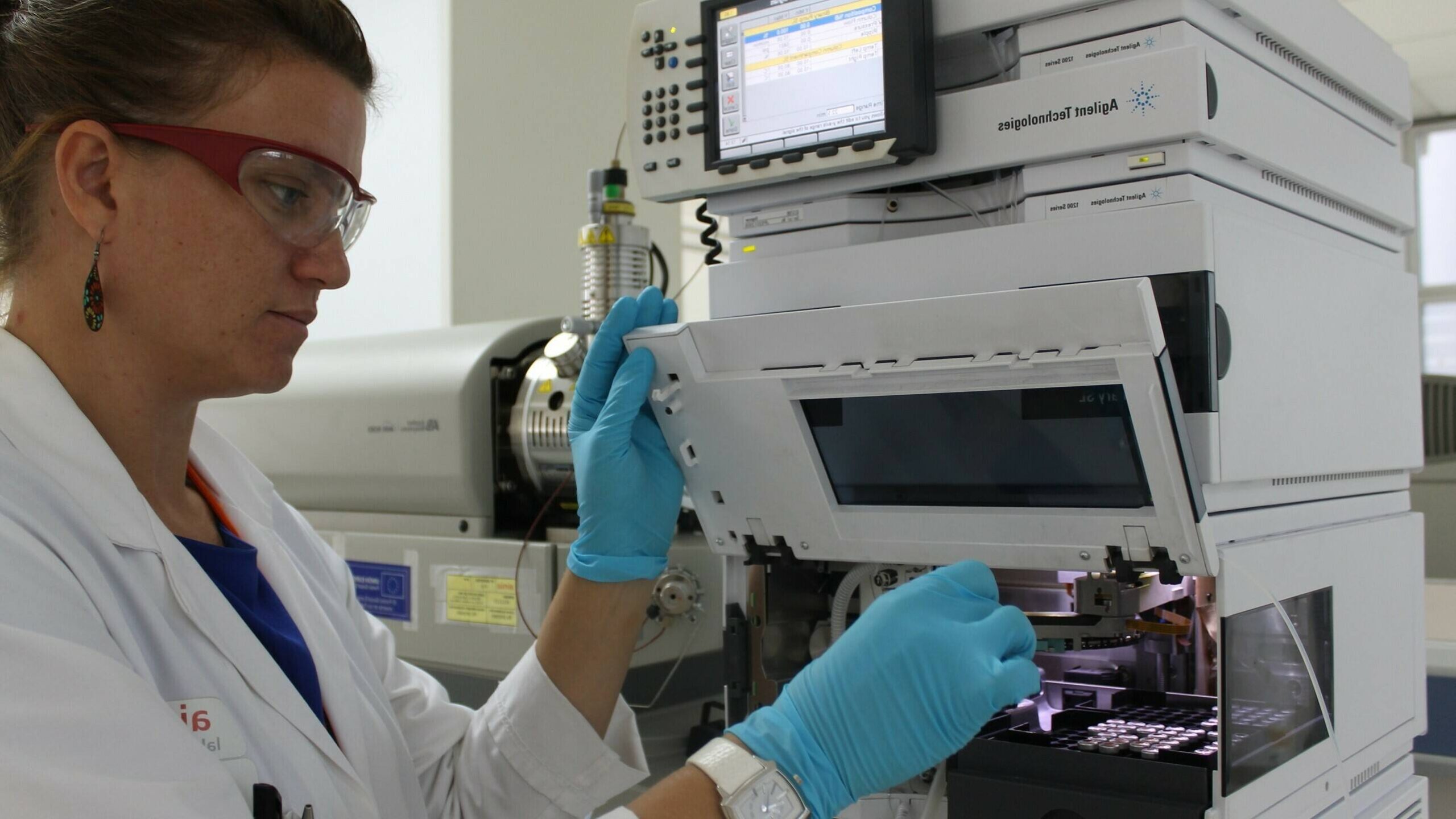 laboratorio quimica AINIA|evitar_la_acrilamida_de_los_alimentos